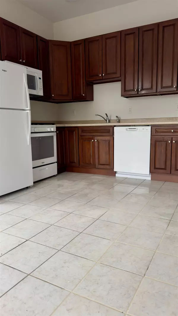 Jc Greenville, NJ 07305,99 LEMBECK AVE  #4