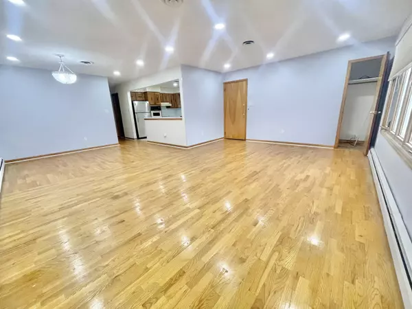 Bayonne, NJ 07002,47 COUNTRY VILLAGE CT #2