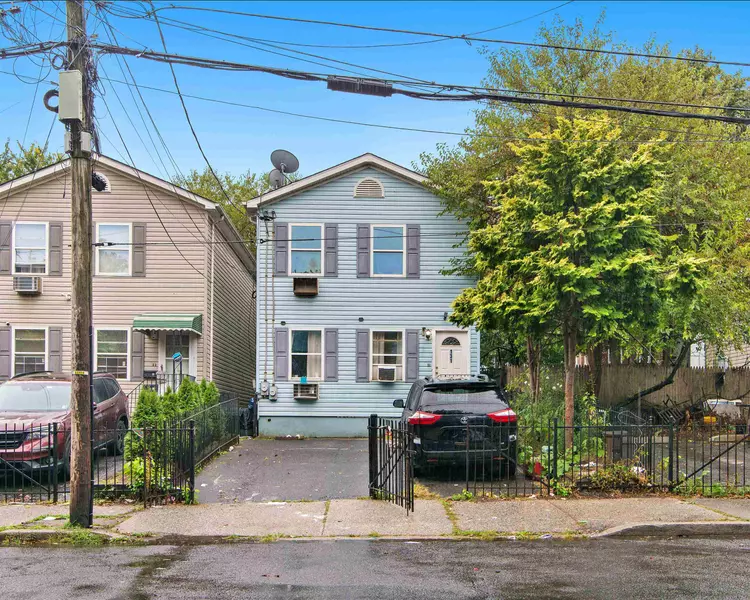 131 ORIENT AVE, Jc Greenville, NJ 07305