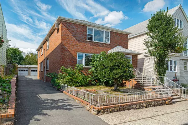 129-131 LEXINGTON AVE, Bayonne, NJ 07002