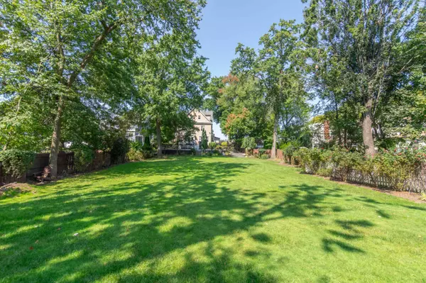 Orange, NJ 07050,356 CARTERET PL