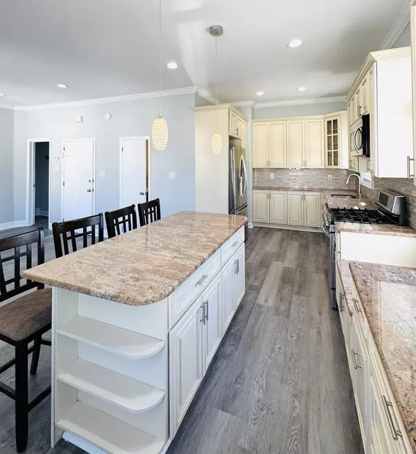 Union City, NJ 07087-2900,527 12TH ST  #2