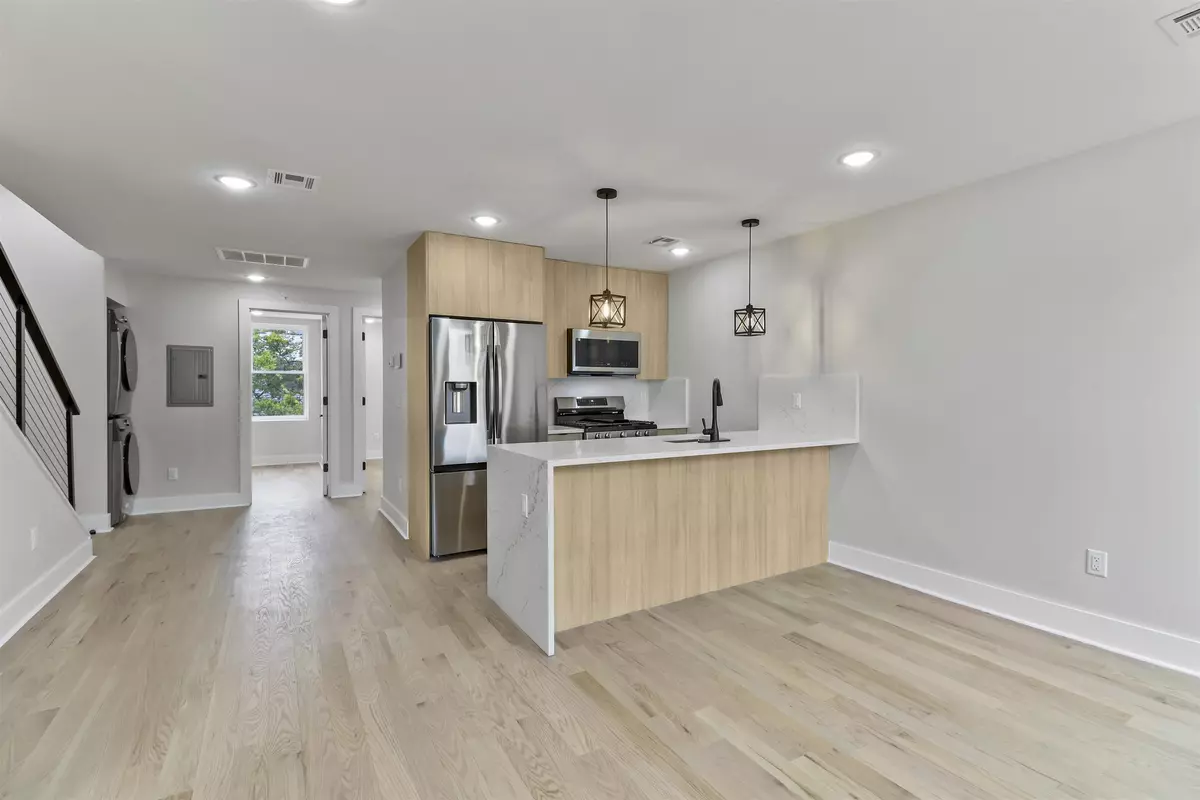 Jc Heights, NJ 07307,161 NEW YORK AVE #3