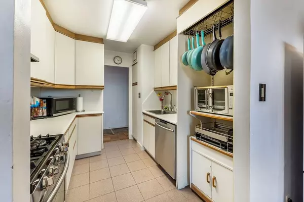 West New York, NJ 07093,6040 BLVD EAST  #15B