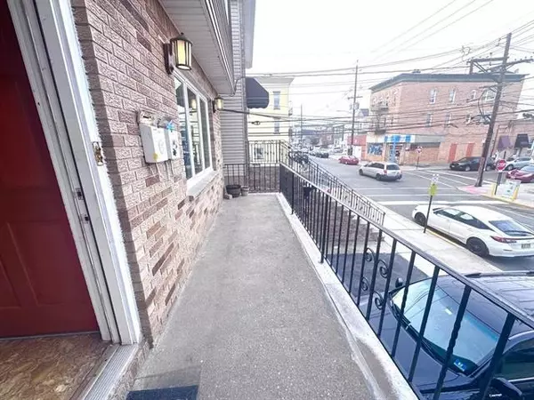 Guttenberg, NJ 07093,339 70TH ST  #2