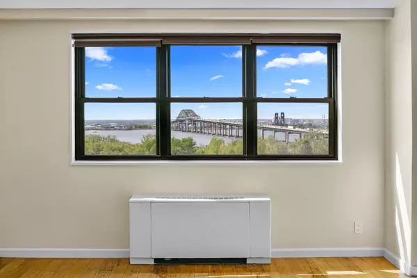 Bayonne, NJ 07002,1225 KENNEDY BLVD #7C