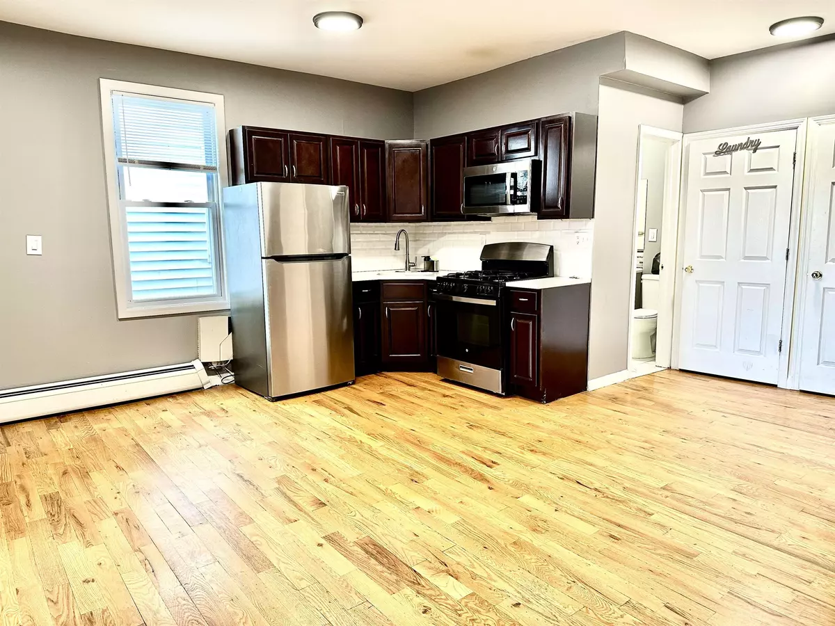 Jc Heights, NJ 07306,245 DUNCAN AVE #1