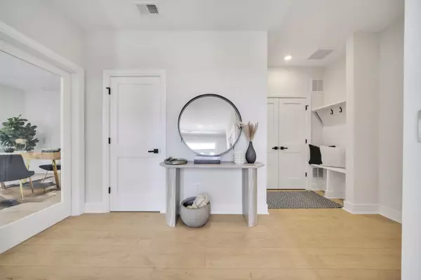 Englewood Cliffs, NJ 07632,14 DAVIS DR