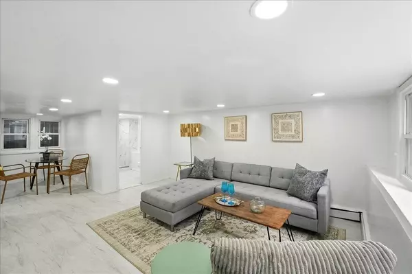 Jc Heights, NJ 07307-4855,283 GRIFFITH ST  #3