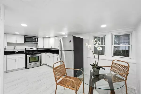 Jc Heights, NJ 07307-4855,283 GRIFFITH ST #3