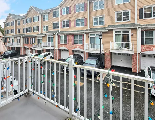 West New York, NJ 07093,276 ROSLYN CT