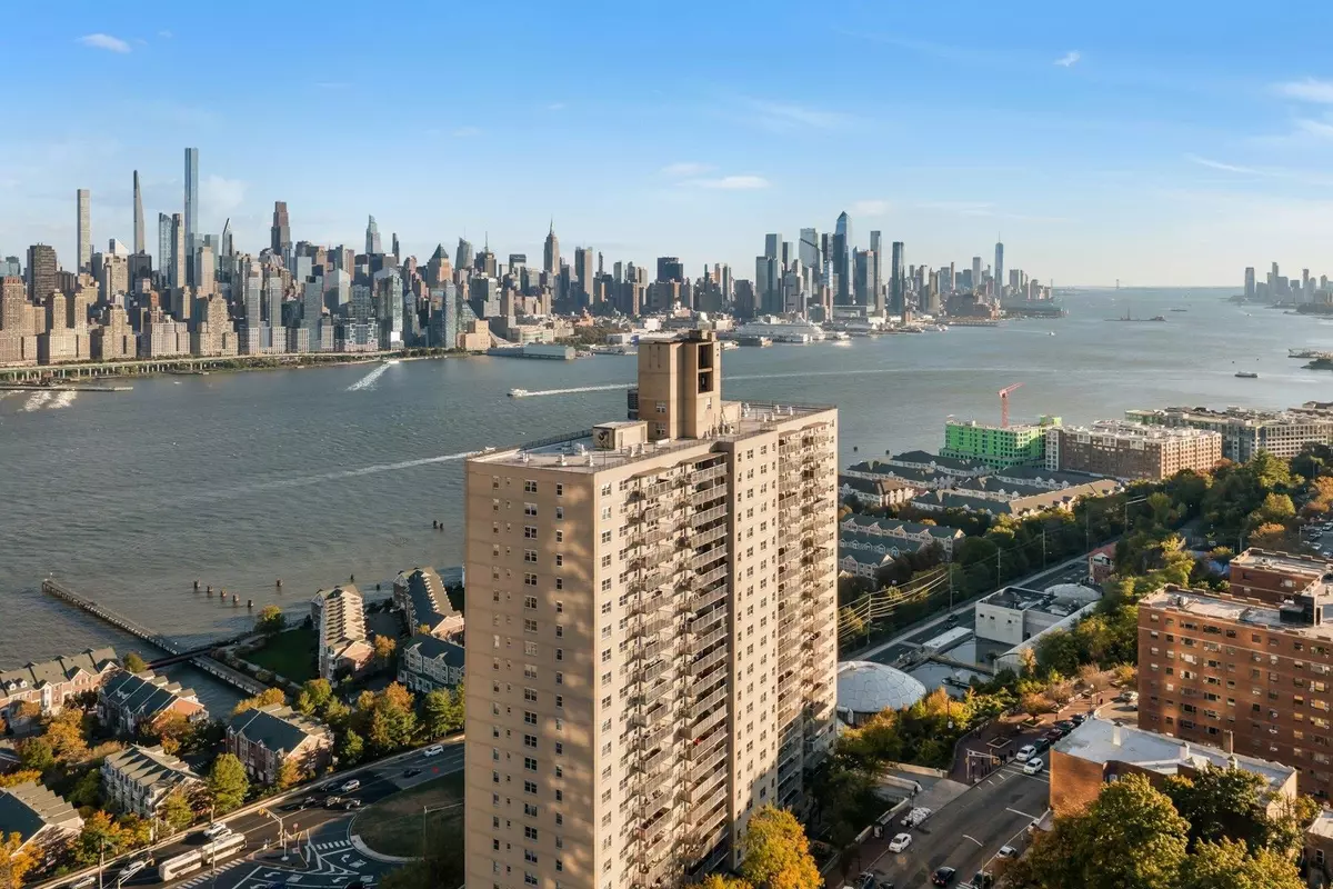 West New York, NJ 07093,6600 BLVD EAST #21K