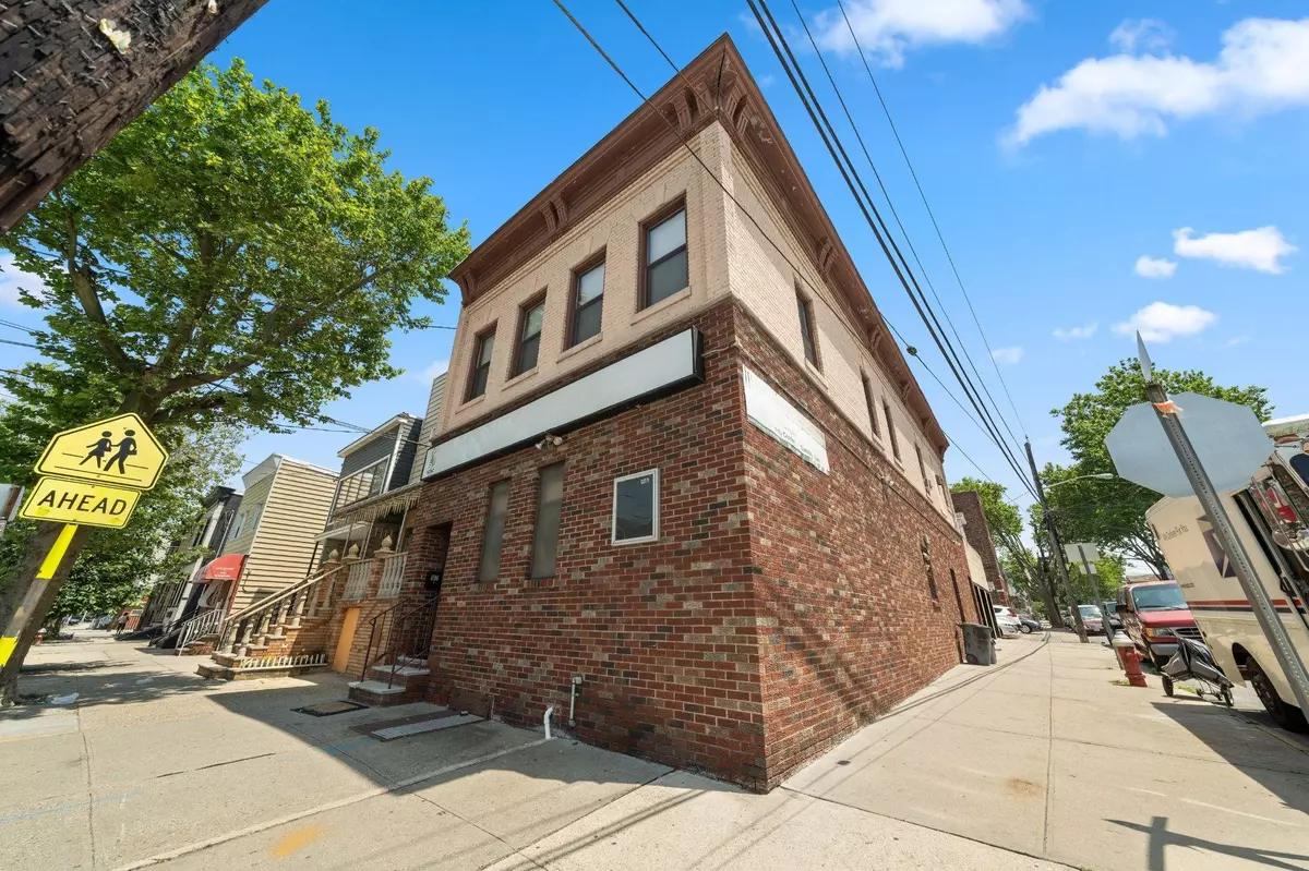 Jc West Bergen, NJ 07304,162 MALLORY AVE