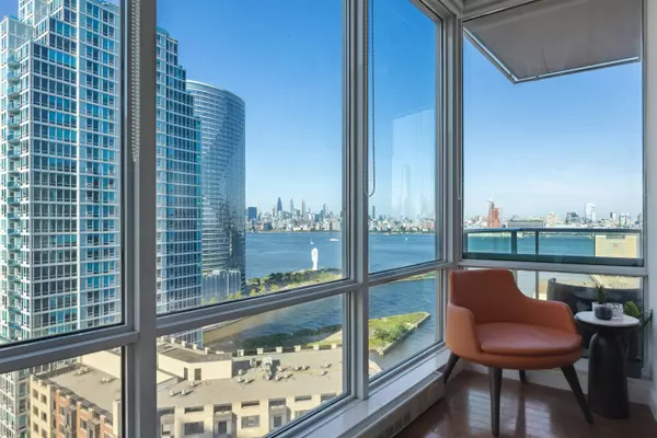 Jc Downtown, NJ 07310,20 NEWPORT PARKWAY #2008S