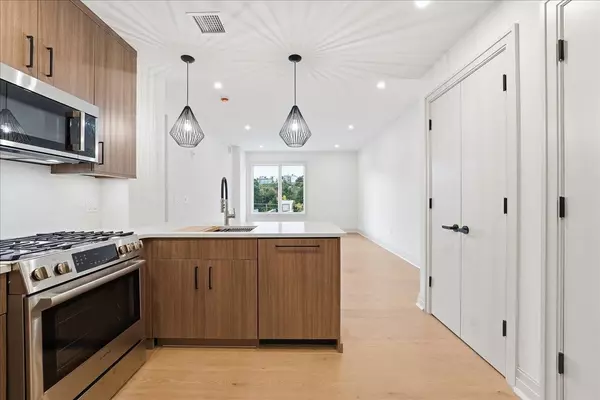 Hoboken, NJ 07030,921 MADISON ST  #607