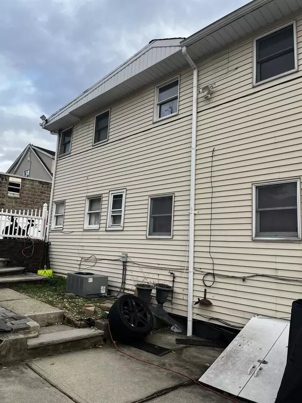 North Bergen, NJ 07047,8416-8418 GRAND AVE