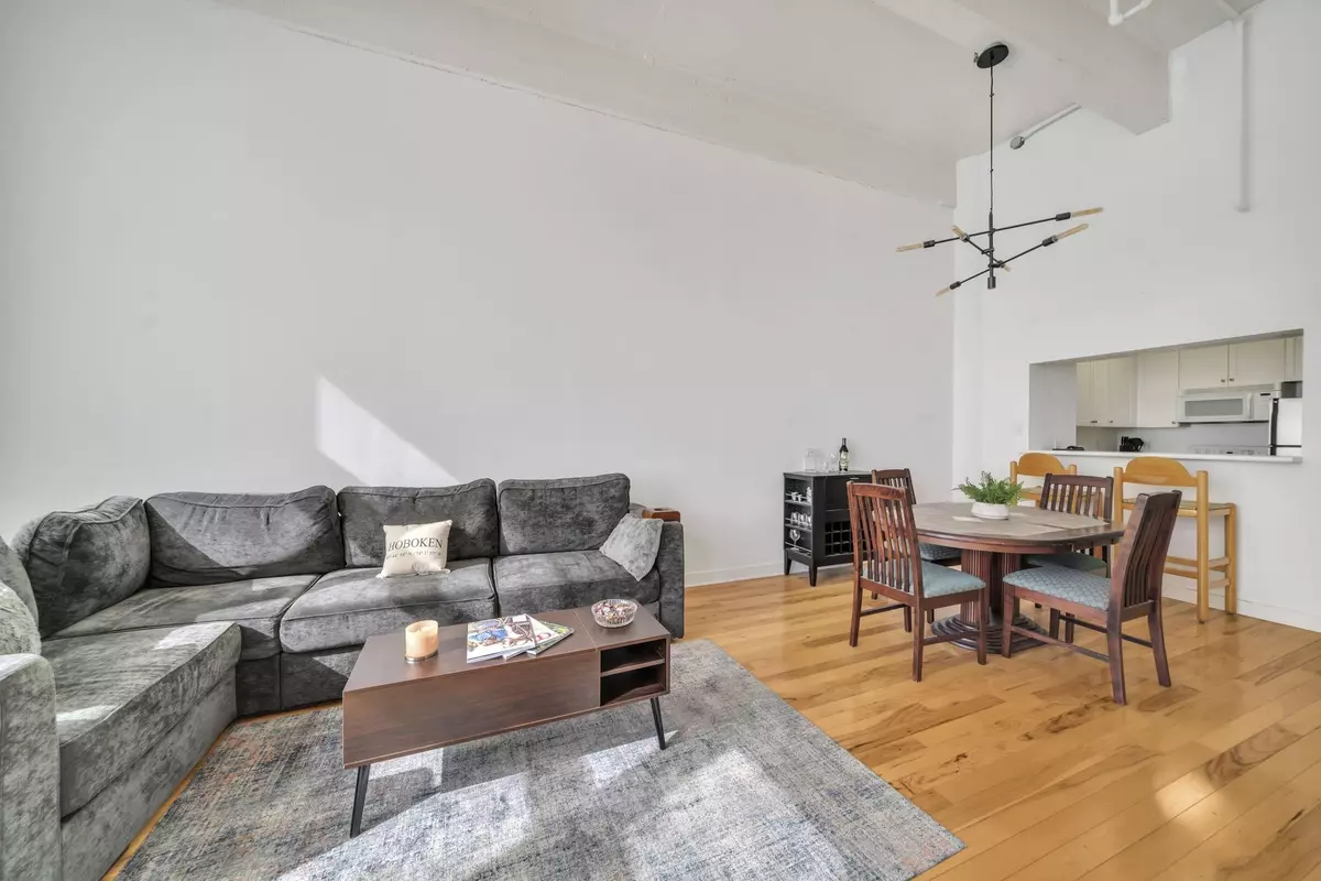 Hoboken, NJ 07030,1500 HUDSON ST  #9N