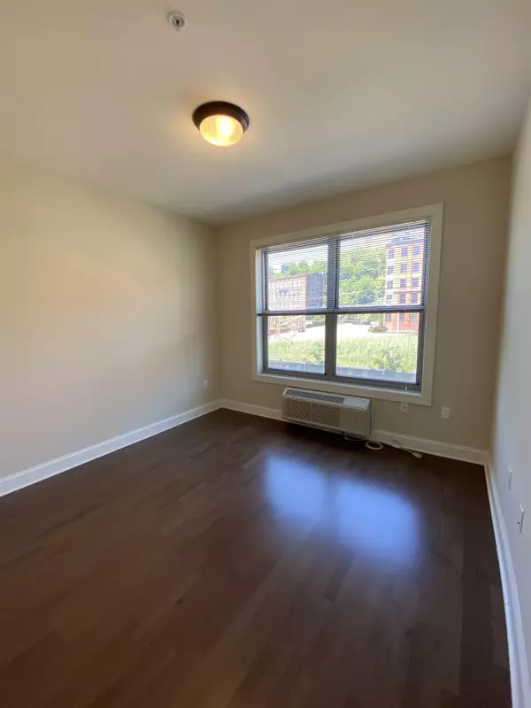 Hoboken, NJ 07030,100 MARSHALL ST  #512