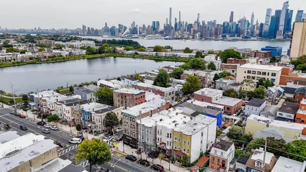 Union City, NJ 07087,1810 PALISADE AVE  #2L