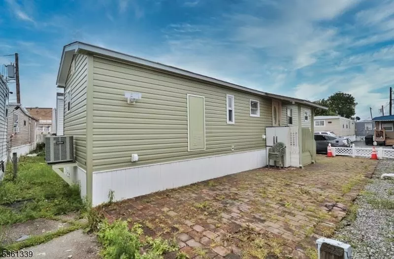 34 HELEN DR, Moonachie, NJ 07074