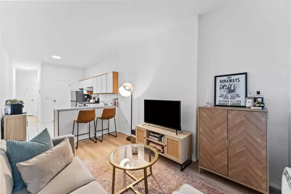 Hoboken, NJ 07030,70 PARK AVE #1R