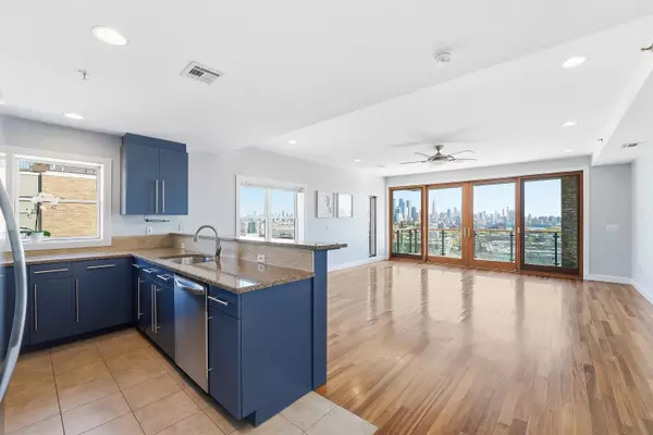 215 MANHATTAN AVE  #4B, Union City, NJ 07087