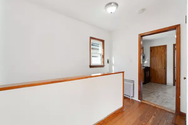 Lyndhurst, NJ 07071,49 LIVINGSTON AVE  #2