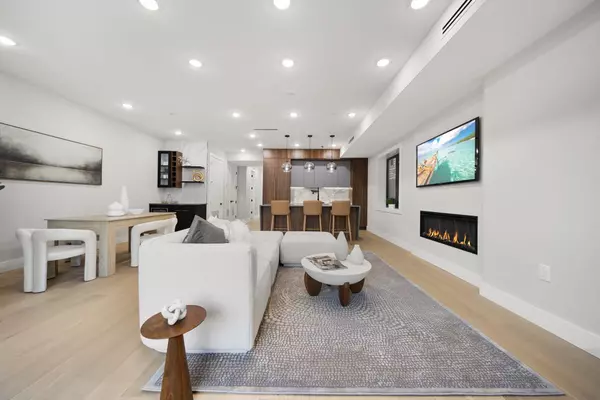 Jc Heights, NJ 07307,373 NEW YORK AVE #1