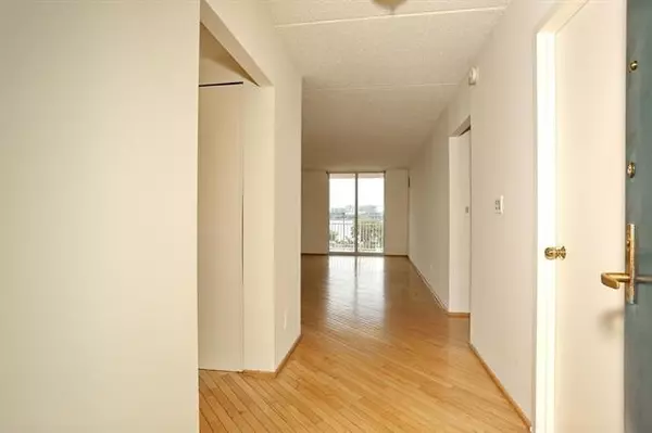 Edgewater, NJ 07020,1055 RIVER RD #506