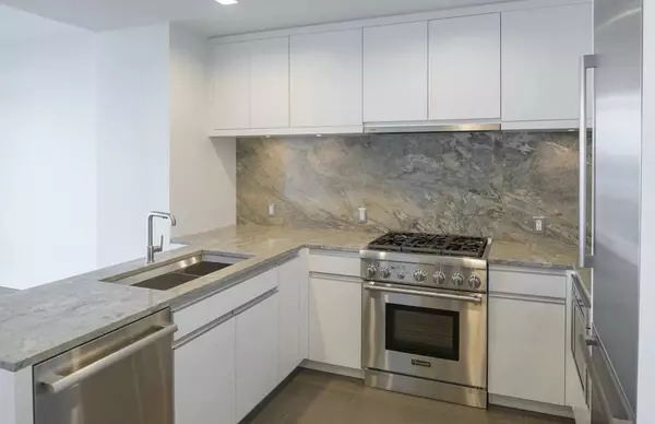 Cliffside Park, NJ 07010,320 ADOLPHUS AVE  #117