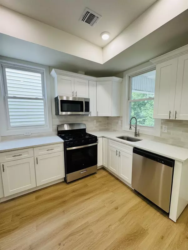 Jc West Bergen, NJ 07304,750 COMMUNIPAW AVE ##2