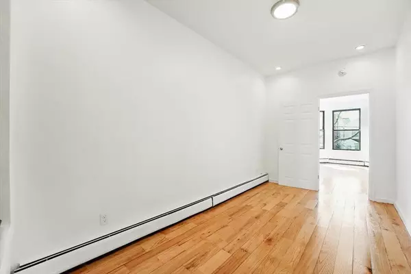 Jc Heights, NJ 07307,138 LEONARD ST  #2-R