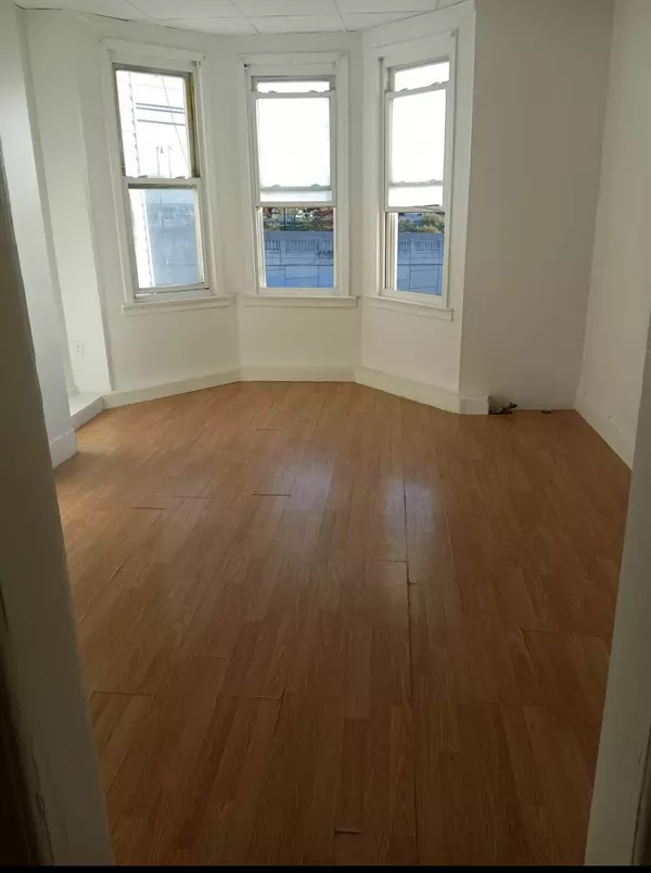 Jc Journal Square, NJ 07306,422 ST PAULS AVE  #1