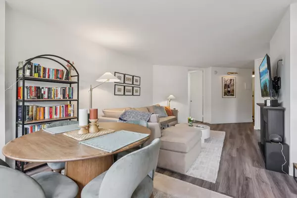 West New York, NJ 07093,7000 BLVD EAST #21H