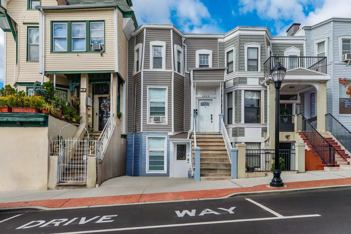 Union City, NJ 07087,1203 MORRIS ST