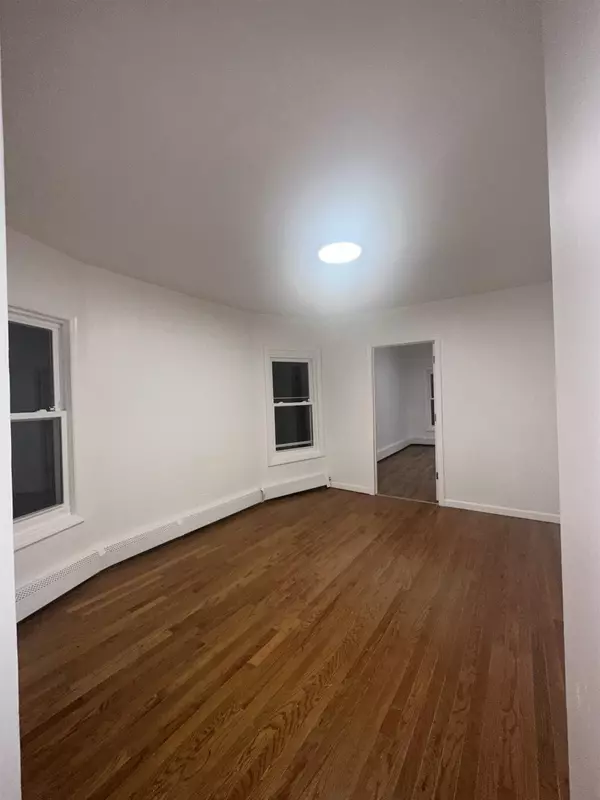 Edgewater, NJ 07020,23 VALLEY PL #2