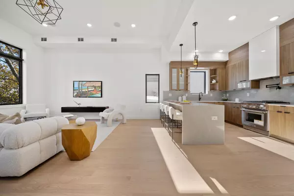 Jc Heights, NJ 07306,13 LIENAU PL  #2