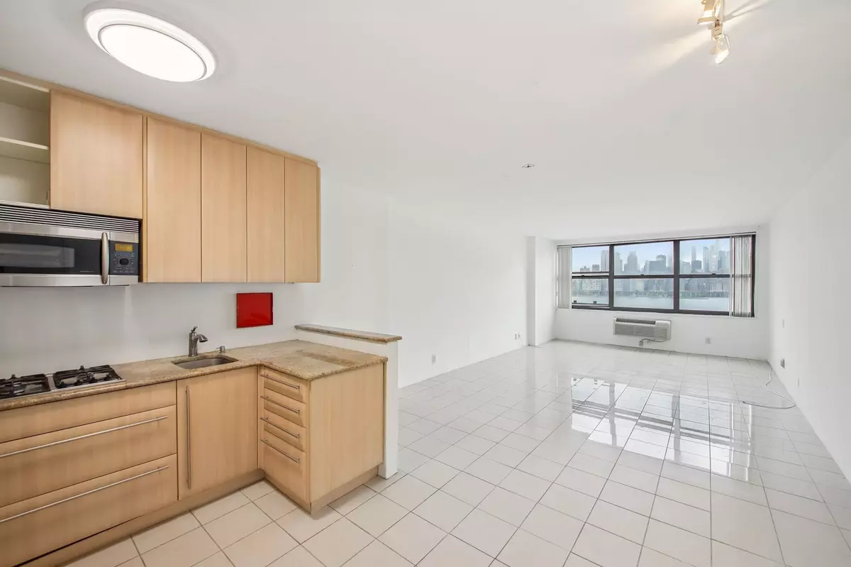 West New York, NJ 07093,7000 KENNEDY BLVD #17C