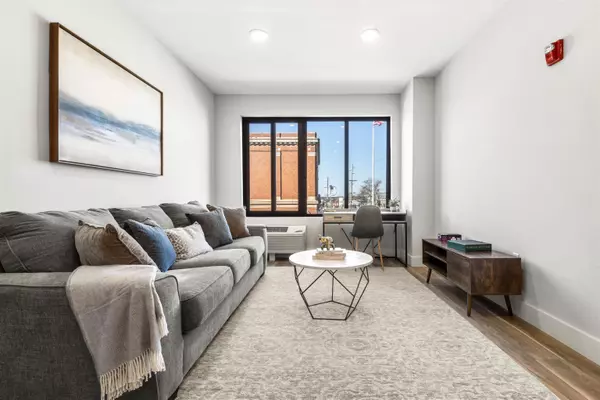 Jc Journal Square, NJ 07306,271 SIP AVE  #411