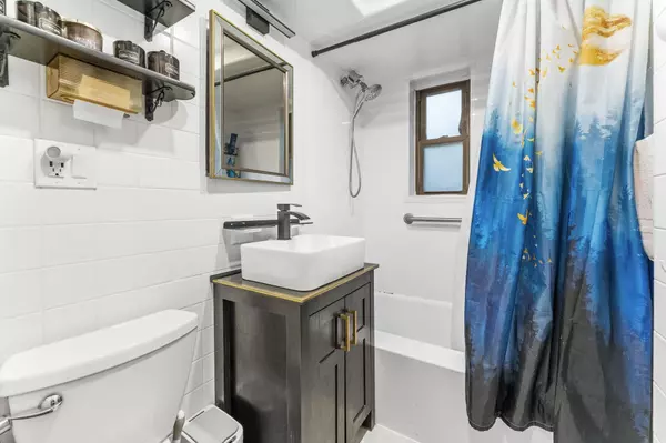 Bergenfield, NJ 07047,8811 BERGENLINE AVE #12