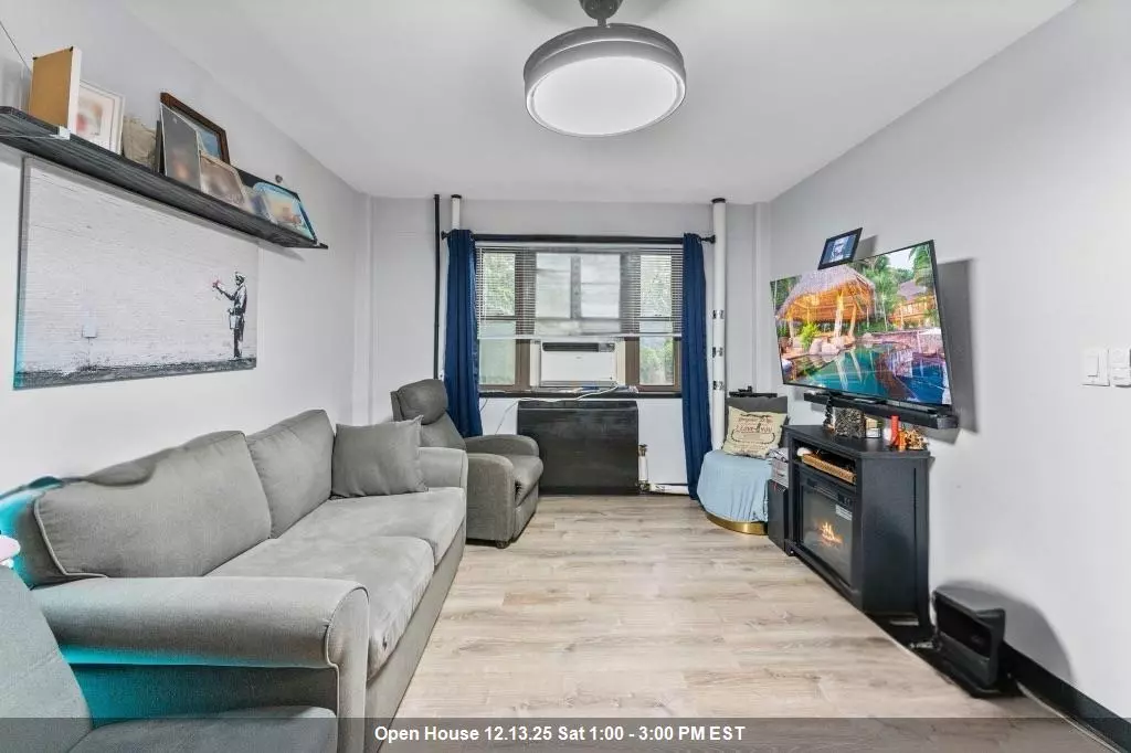 Bergenfield, NJ 07047,8811 BERGENLINE AVE #12