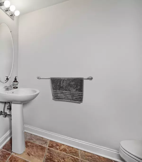 West New York, NJ 07093-8341,454 ALBANY CT