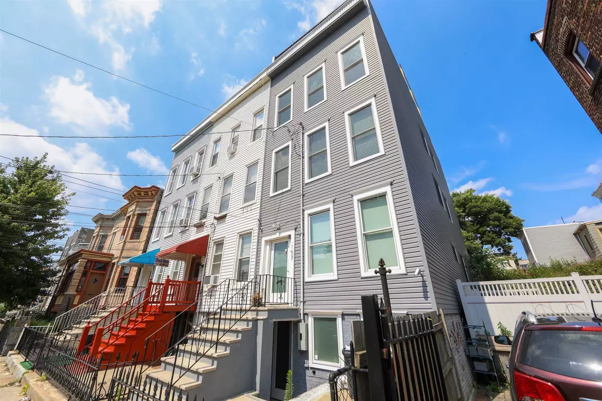 Jc Heights, NJ 07307,157 SHERMAN AVE #3