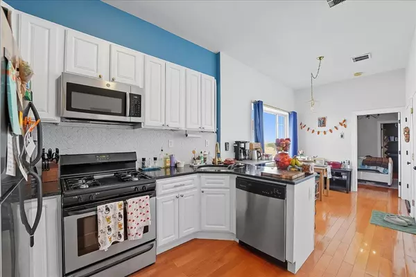 Jc Heights, NJ 07307,100 LEONARD ST  #3L