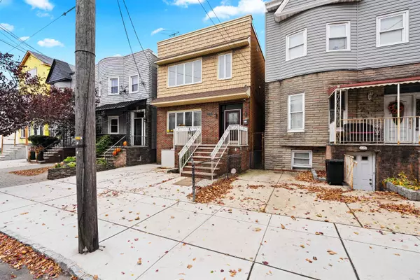 Weehawken, NJ 07086,215 JANE ST