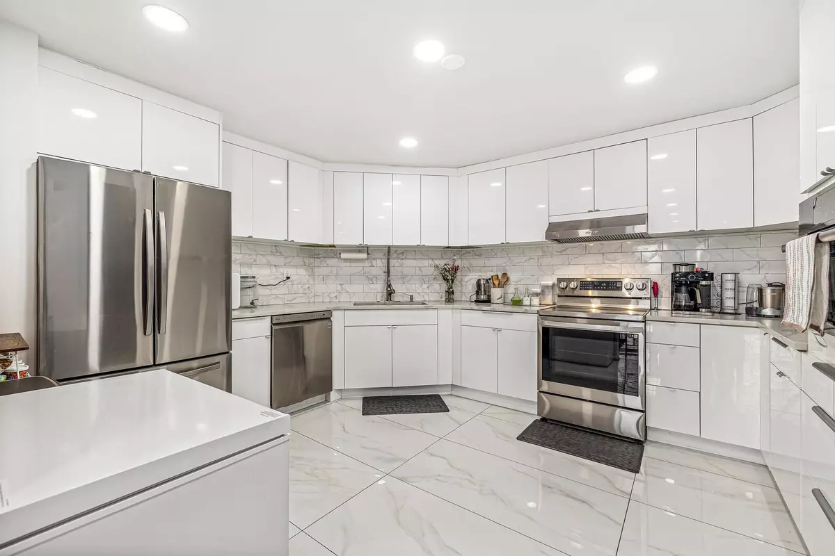 Secaucus, NJ 07094,427 HARMON COVE TOWER  #427