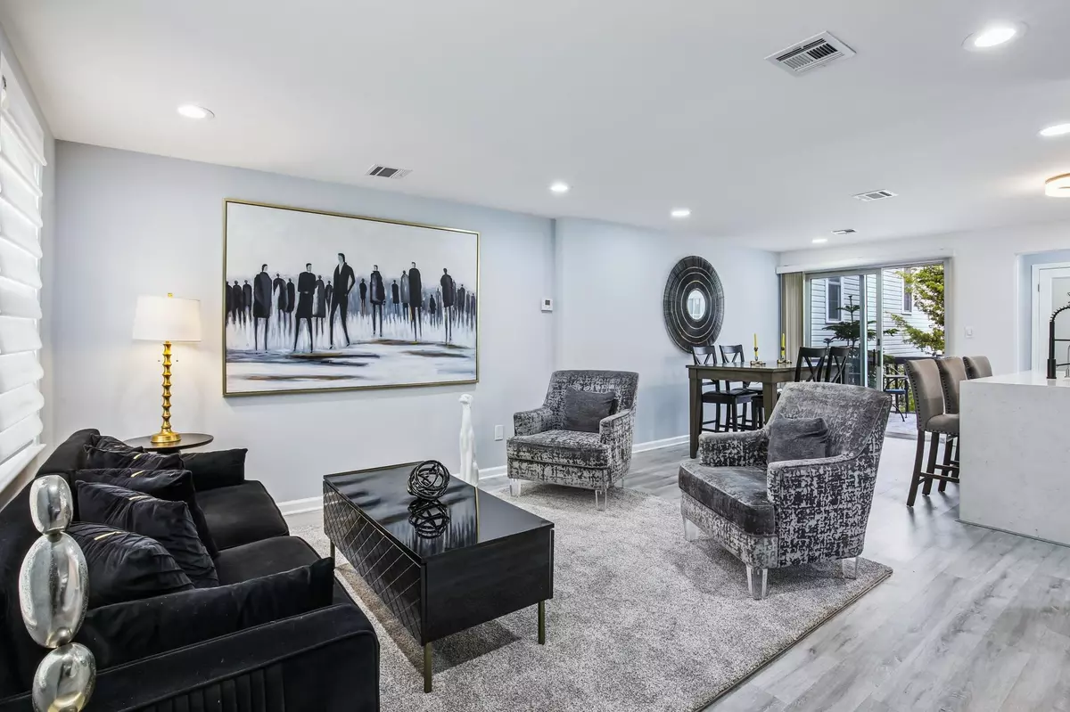 Bayonne, NJ 07002,53 COTTAGE ST