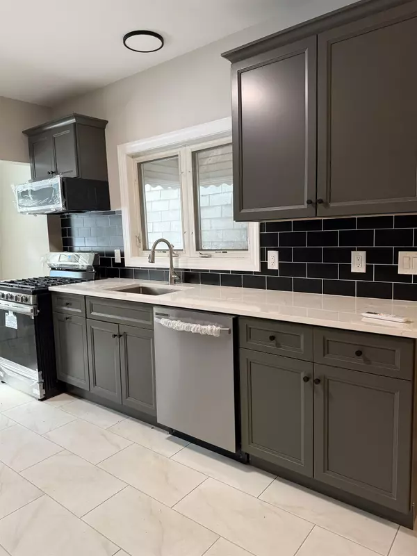 183A LEXINGTON AVE, Jc West Bergen, NJ 07304