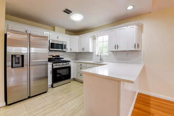 Jc Heights, NJ 07307,190 TERRACE AVE  #2