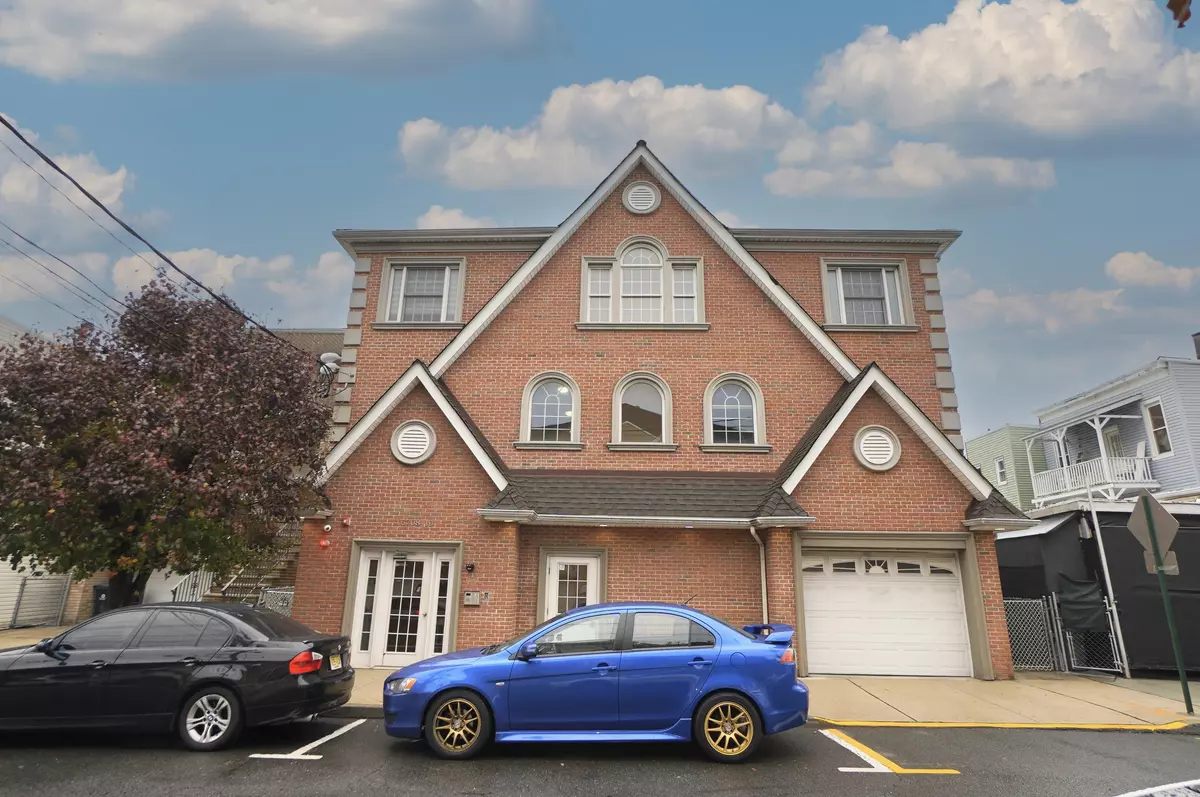 Guttenberg, NJ 07093,6708 JACKSON ST  #2